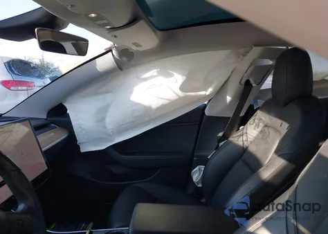 2018 Tesla Model 3 Long Range/Mid Range z USA, uszkodzony, nr VIN 5YJ3E1EA7JF124999